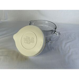 The Pampered Chef 1 Quart 4 Cup Glass Measuring/Mixing Bowl w/Lid & Handle